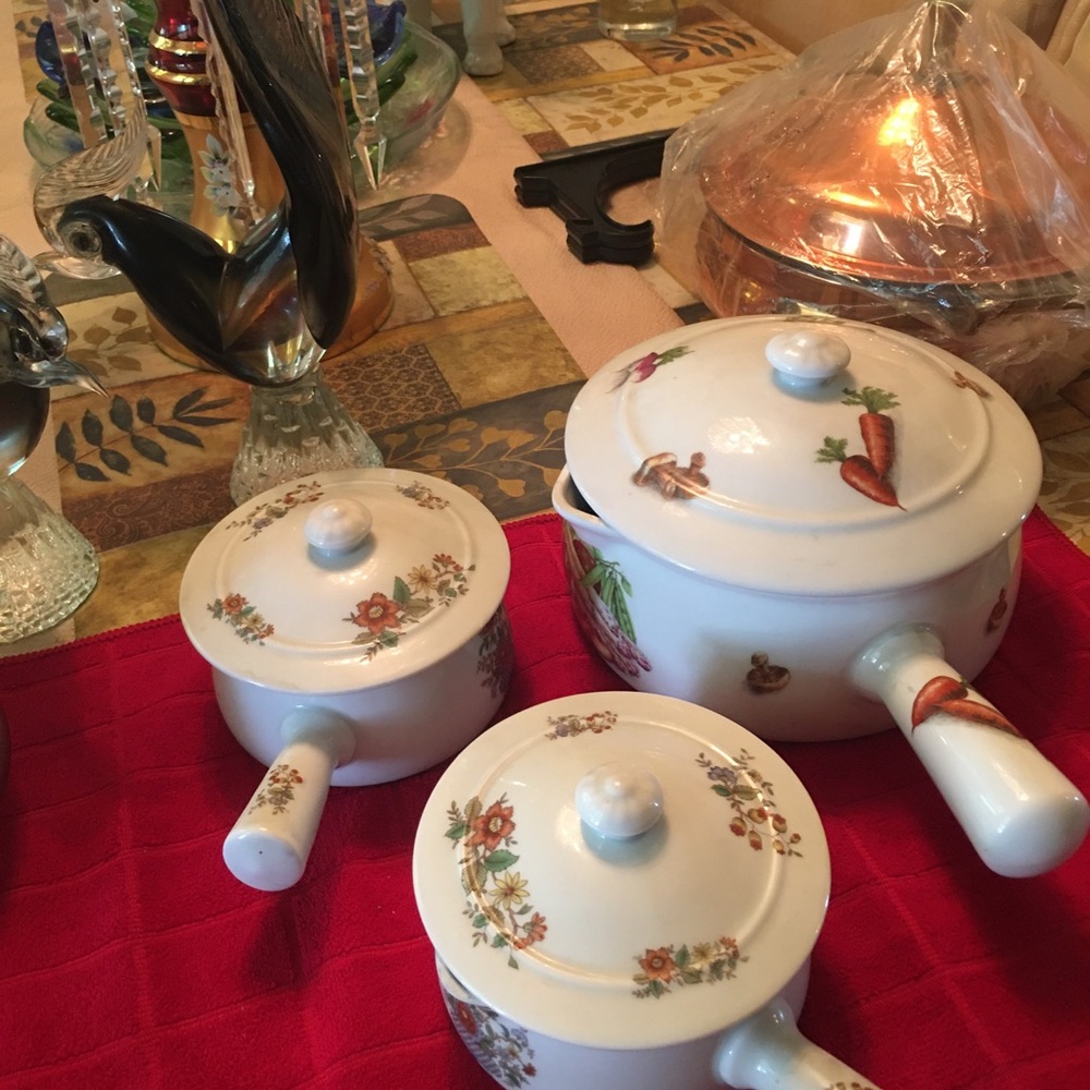 Porcelain soup set